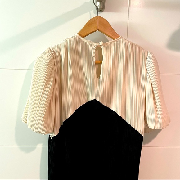 Vintage pleated dress with puff sleeves - Picture 3 of 9